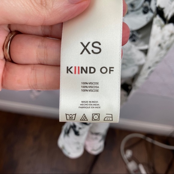 NWT Black Grey White Rose Floral Kimono XS - Picture 7 of 9